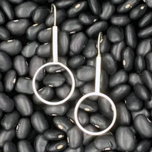Medium ring with bar earrings
