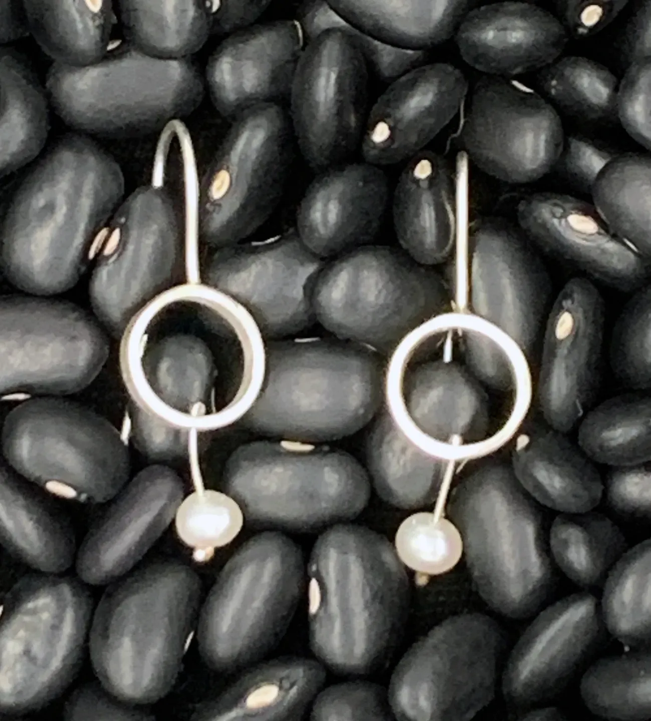 Small ring earrings with pearl below
